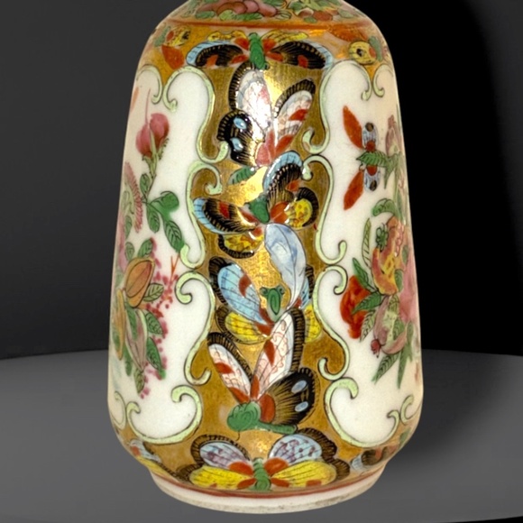 Vintage Chinese Rose Medallion Gilt Vase w/ Handpainted Flowers & Butterflies 6" - Picture 4 of 14